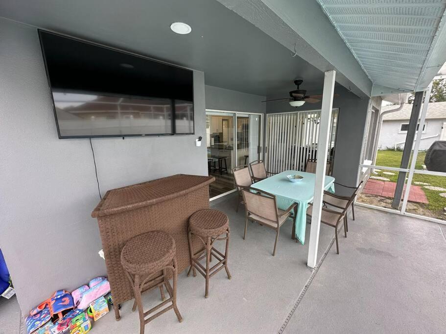 Manatee Oasis Weeki Wachee Family Fun Pool Home Spring Hill Exteriör bild